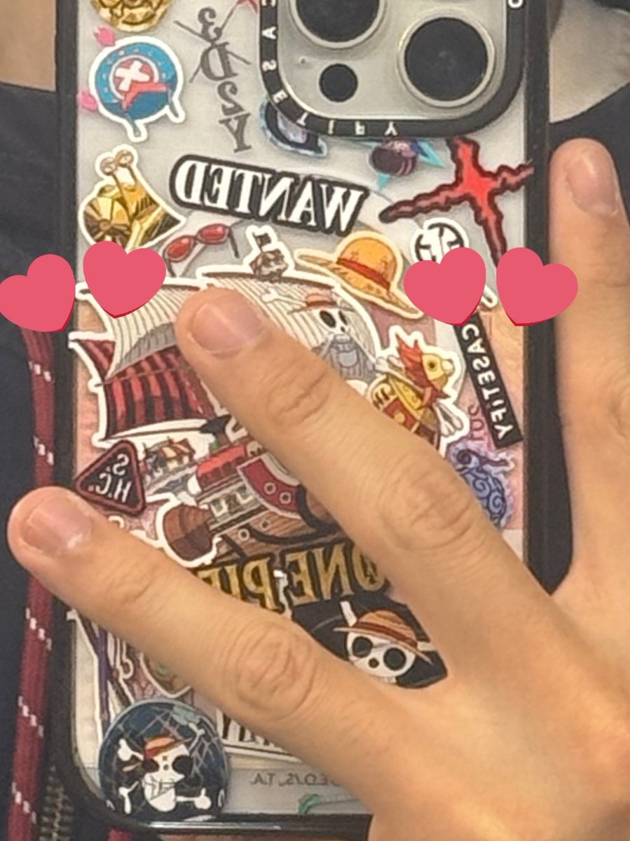 Winwin is just like me, putting the cash inside the phone case