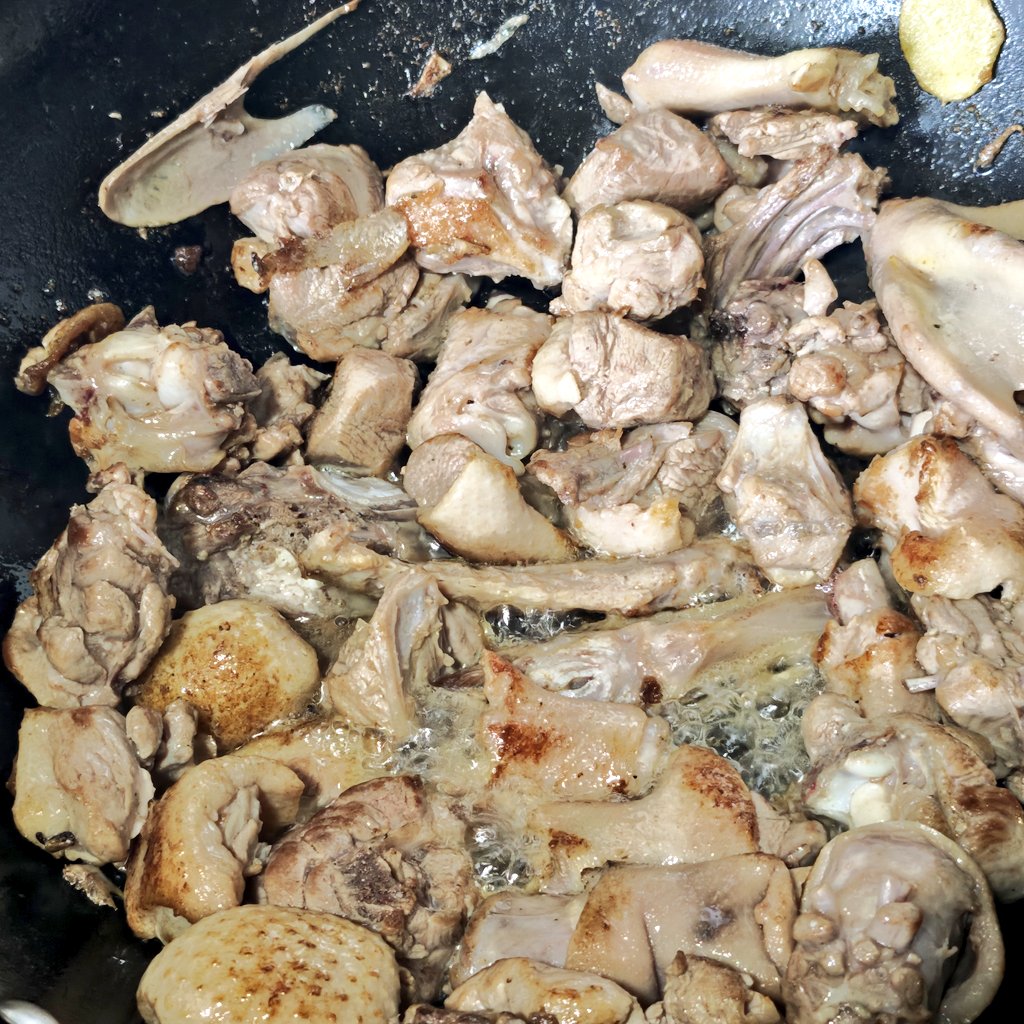 今晚做啤酒鸭，但现在做干煸去油焦化，不然很骚。