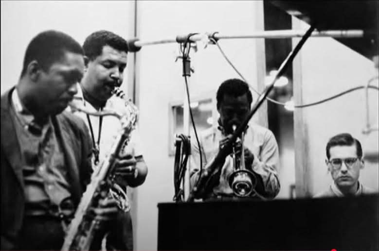 "Conjunción de Estrellas en Cifujazz"
Para ti que te gusta el Jazz, como decía "Cifu"
"Love for Sale” (Cole Porter) 1958 - youtube.com/watch?v=MXSjJB…
Miles Davis (tp), John Coltrane (ts), Bill Evans (p), Cannonball Adderley (as), Paul Chambers (b), Jimmy Cobb (dm)
#Jazz
