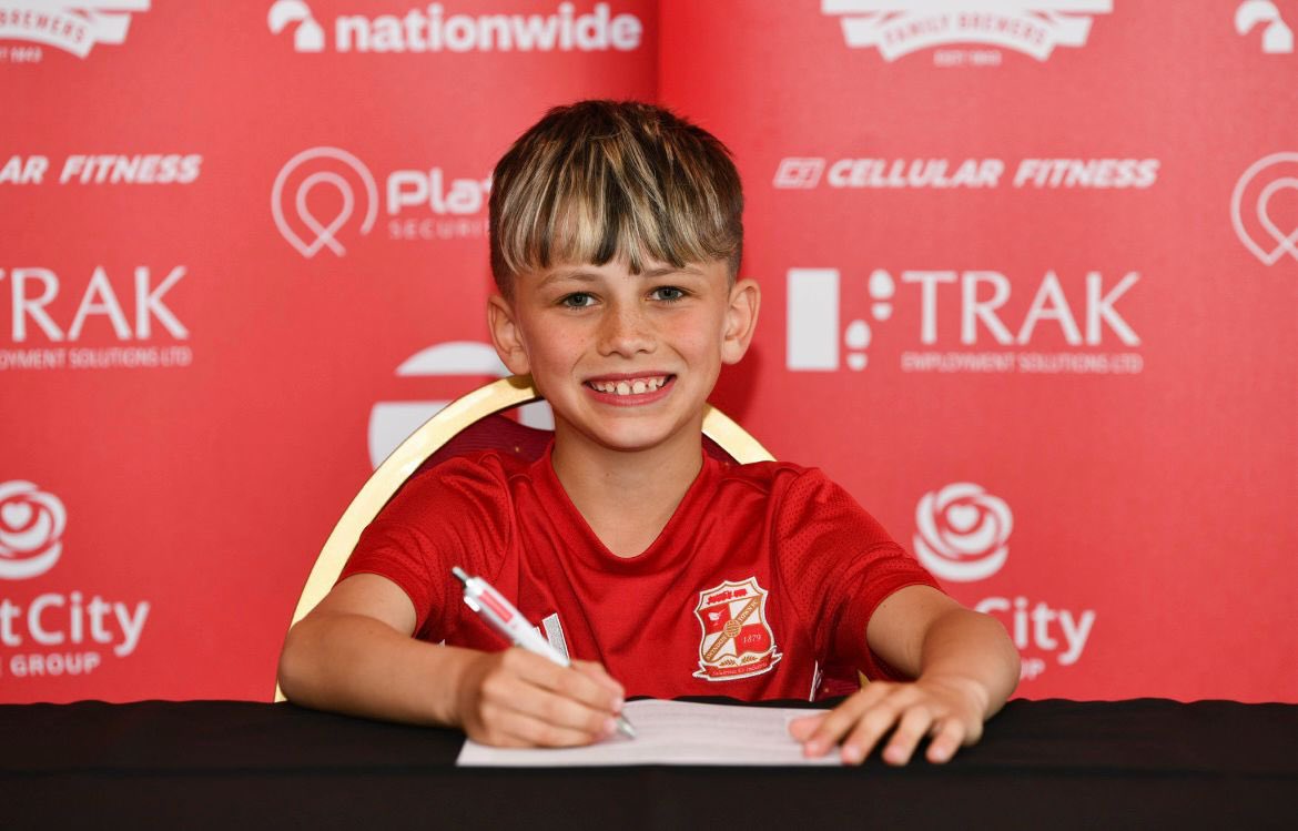 Charlie Austin (@chazaustin10) on Twitter photo What a day yesterday was, super proud dad HA9❤️ little Austin’s turn <a href="/Official_STFC/">Swindon Town Football Club</a> What a day yesterday was, super proud dad HA9❤️ little Austin’s turn <a href="/Official_STFC/">Swindon Town Football Club</a>