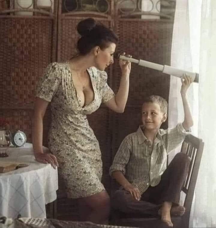 التعلق والانجذاب للنهود البارزة  
عند الذكور جينات وراثية 
من المهد إلى الحد