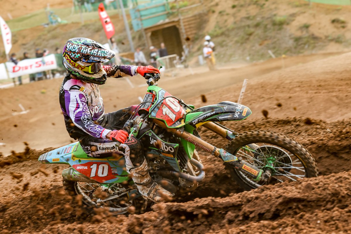 ハードな路面に翻弄され、Yogibo pirelli マウンテンライダーズにとって厳しいレースとなった全日本MX第2戦。しかし、小橋監督は今回得られたデータを今後のレースにつなげたいと前向きでした。
pmfansite.com/pirelli/articl…
#Pirelli #ピレリ #PirelliMoto ＃全日本MX #yogibopirelliマウンテンライダーズ