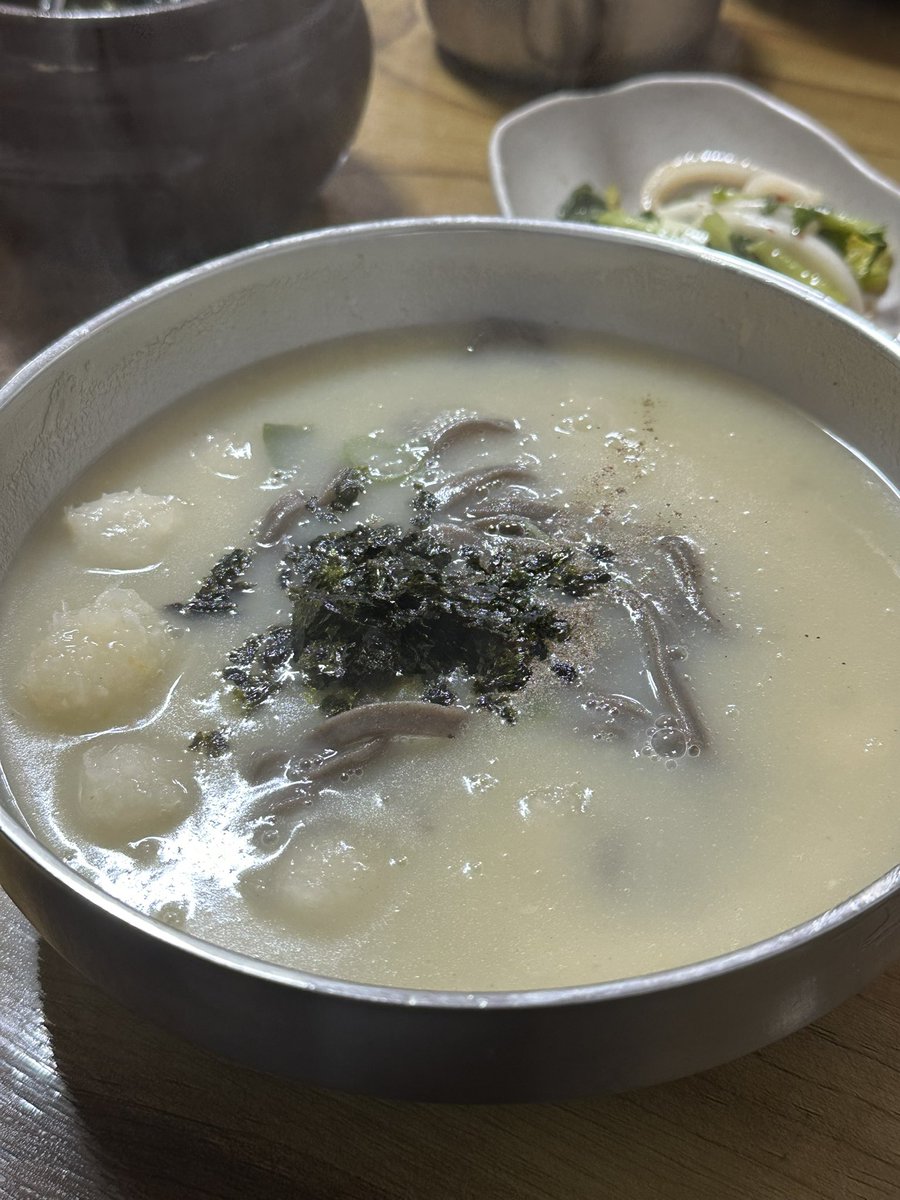 쫀딕쫀띡감자떡 철가방에배달오는짜장면 막국수와옹심이       다들예뽀다!! 할무니집짱