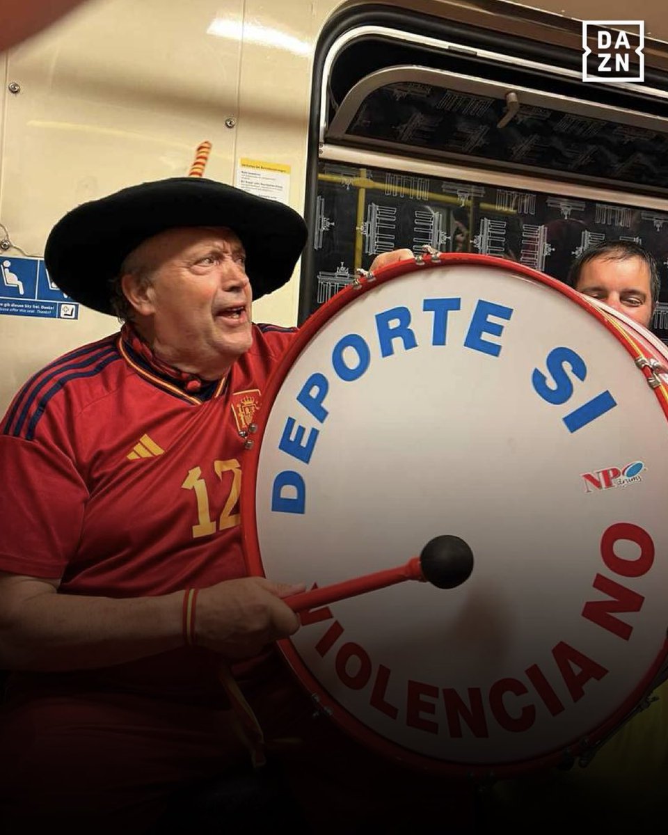 DAZNFutbol's tweet photo. Allá donde jugó La Roja, siempre estuvo él.

Hoy, el bombo más icónico de España se detiene,
pero su eco seguirá latiendo en cada grada,
en cada gol, en cada corazón que aliente a la Selección.

Hasta siempre, Manolo. Gracias por hacerlo inolvidable ❤️ https://t.co/YogpcYhzfx