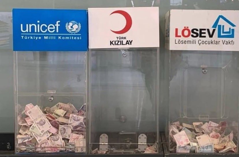 GulolNalan's tweet image. Anlayana sivrisinek saz, anlamayana
davul zurna az..🤯  #telef

(Fotoğraf Sabiha Gökçen 
  Havalimanında çekilmiştir)