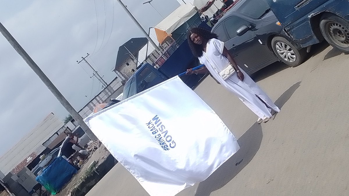 phencrown1's tweet photo. @PH_Socials Flag lady spotted around Rumuepirikum, PH with a flag written #BRINGBACKGOVSIM https://t.co/VQHsCDjyRL