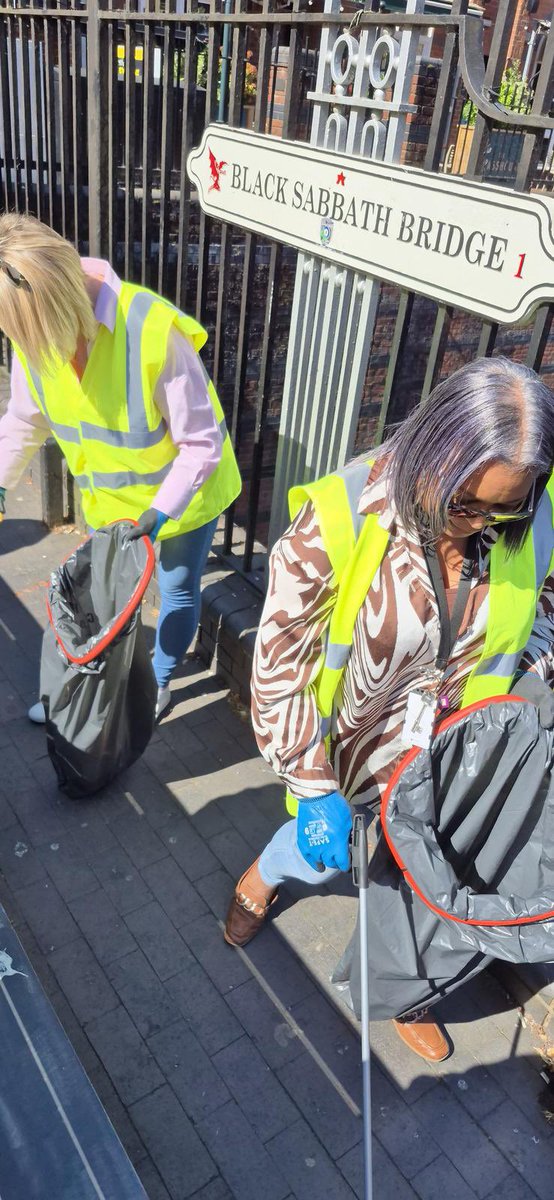 Westside Business Improvement District has officially kicked off its Spring Cleaning Month with the first in a series of community litter picks — and it’s already making a visible difference across the district.

Full read here:-westsidebid.co.uk/2025/05/01/wes…

🧽🧼🧹