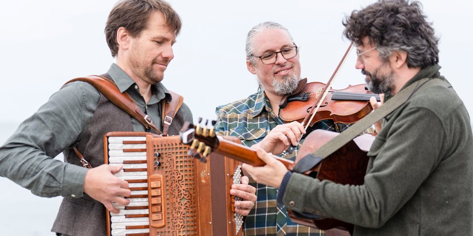 Moving On Music tweet media