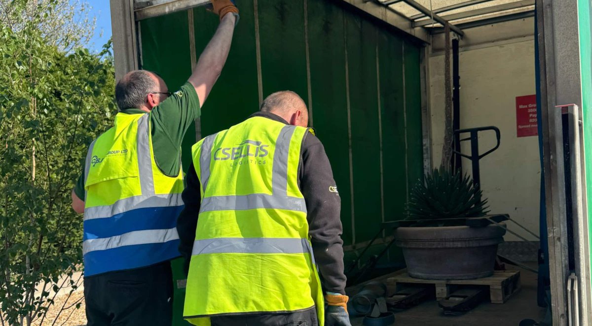 CSEllisGroup's tweet photo. Yesterday, we transported a remarkable plant to Rutland Nursery - a Queen Victoria agave that’s been growing for 40 years.
This succulent is incredibly rare in the UK when in bloom. It flowers once in its lifetime before dying.
@royalhorti @bbcmtd @BBCWorld @RutStamSound https://t.co/kTrDU3MAaX