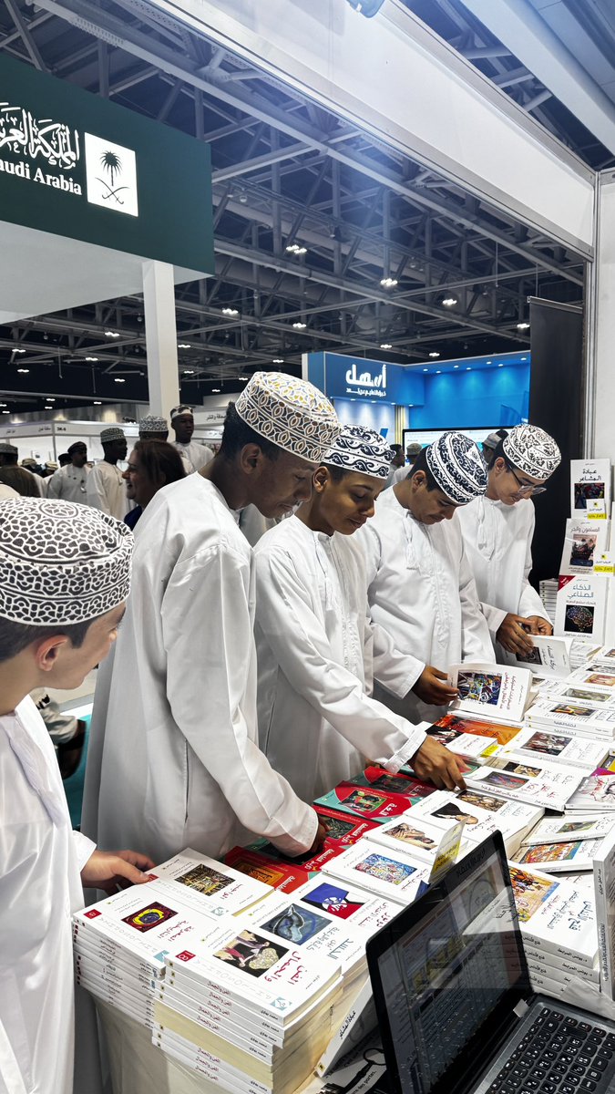 قام عدد من طلبة المدرسة بزيارة معرض الكتاب تكريما لهؤلاء الطلاب على جهودهم في الفترة الماضية ، تجول الطلاب في أركان المعرض واطلعوا على مختلف الكتب ، تأتي هذه الرحلة ضمن جهود المدرسة لتعزيز حب القراءة وتوسيع آفاق المعرفة لدى الطلاب.