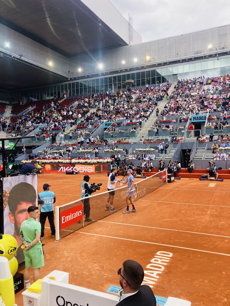 RMD_Robert's tweet photo. Otro año más, grata experiencia e inmejorable trato en el Mutua Madrid Open.. Gracias por la invitación!! 🎾🙌🏻😉
Luego tocó cumplir con las obligaciones ⚽️👊🏻

#LaFamiliaRMD⚽️ #MMOpen #AtleticoMadrid #FutbolBase #SiempreMas https://t.co/ACqmqt85YY