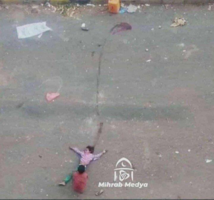 Hiç değilse, "kardeşiyle evine su taşırken bir keskin nişancı kurşunuyla başından vurulan bu çocuk hangi uluslararası dengeyi bozmuş olabilir?" diye sorgulamalı insan. 
Hiç değilse ! İnsansa tabi !..

#GazzedeZulümArşaDayandı