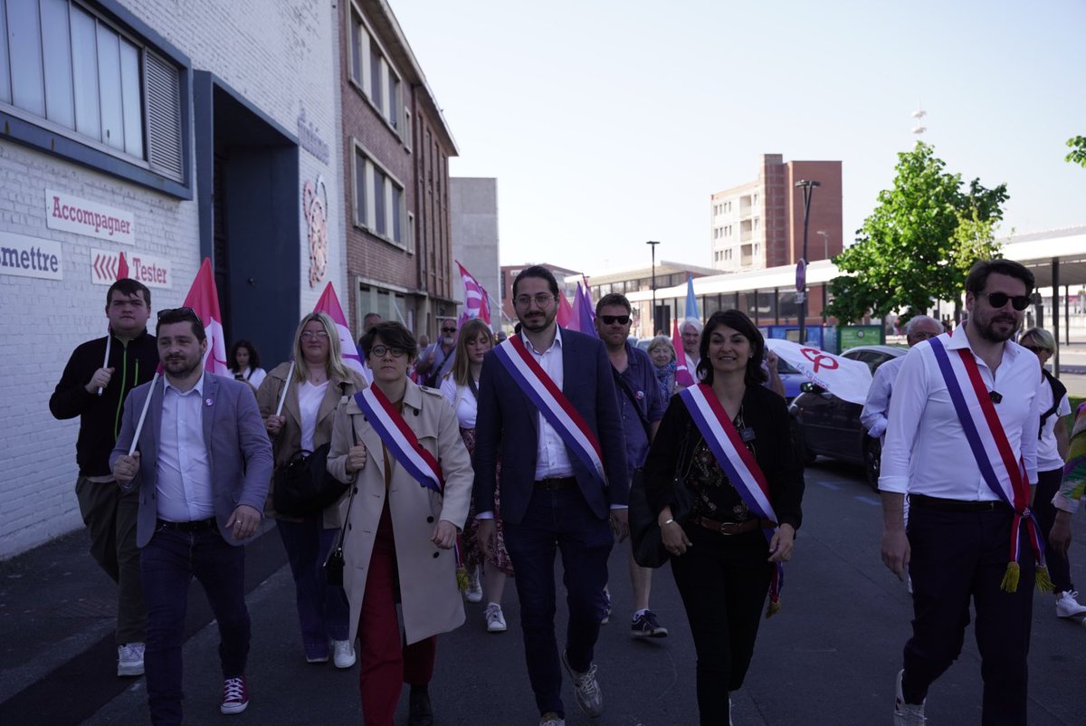 TrouveAurelie's tweet photo. À Dunkerque, 636 licenciements chez ArcelorMittal. La métallurgie française liquidée. Comme à Gandrange, Florange… Macron ne doit pas trahir Dunkerque ! Nationalisation si fermeture. Stop aux aides aux multinationales qui licencient. #1erMai #Droitsdestravailleurs https://t.co/q5LZSCtyNR