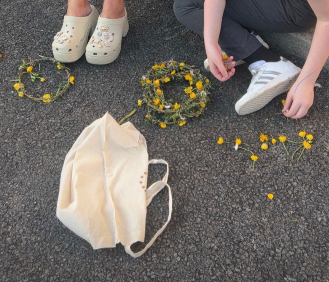 🌼 May Flower production line last night for door step drops ...Happy May Day ....hope you washed your face in the morning dew ! 🌼 #MayDay #irishtraditions