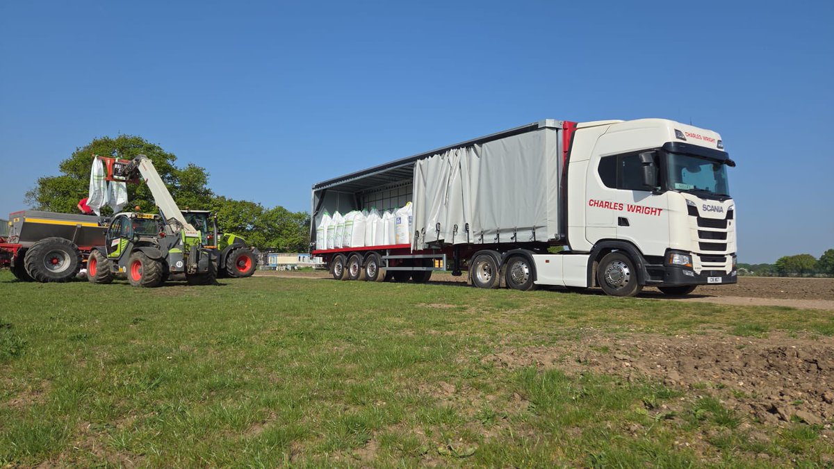 Team Wright hard at it this morning!

It’s been a busy spring 👌🏻☺️

#Spring25 #fertiliser <a href="/OriginFert/">Origin Soil Nutrition</a> <a href="/Yara_UK/">Yara UK</a>