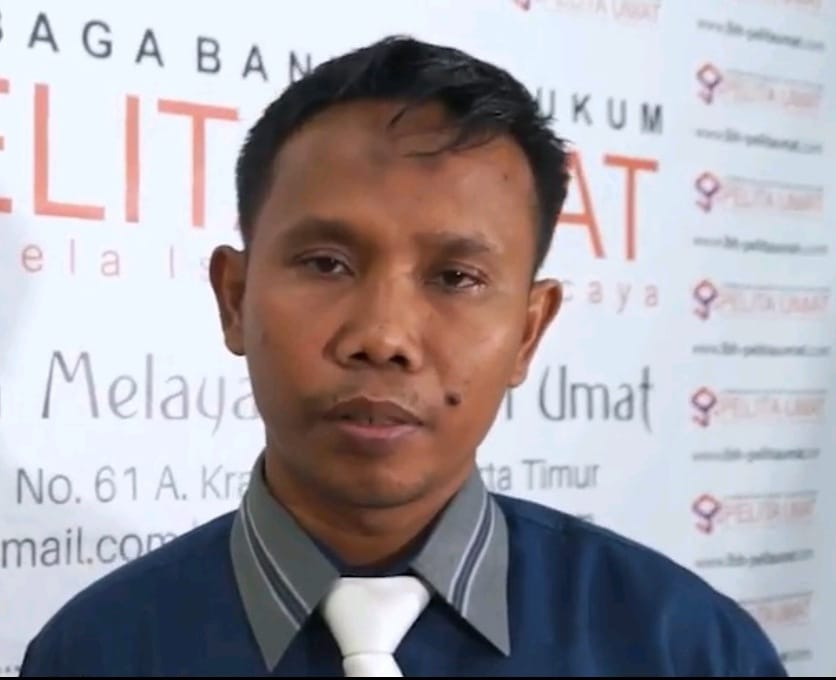 Yg kita sesali, knp pak <a href="/jokowi/">Joko Widodo</a> tdk ikut melaporkan gembong HTI Akhmad Khozinudin ini.
Dia ini senyatanya yg paling getol menuduh Pak <a href="/jokowi/">Joko Widodo</a> ijazah palsu.

Awalnya udh senang dgn inisial K, ternyata Kurnia.