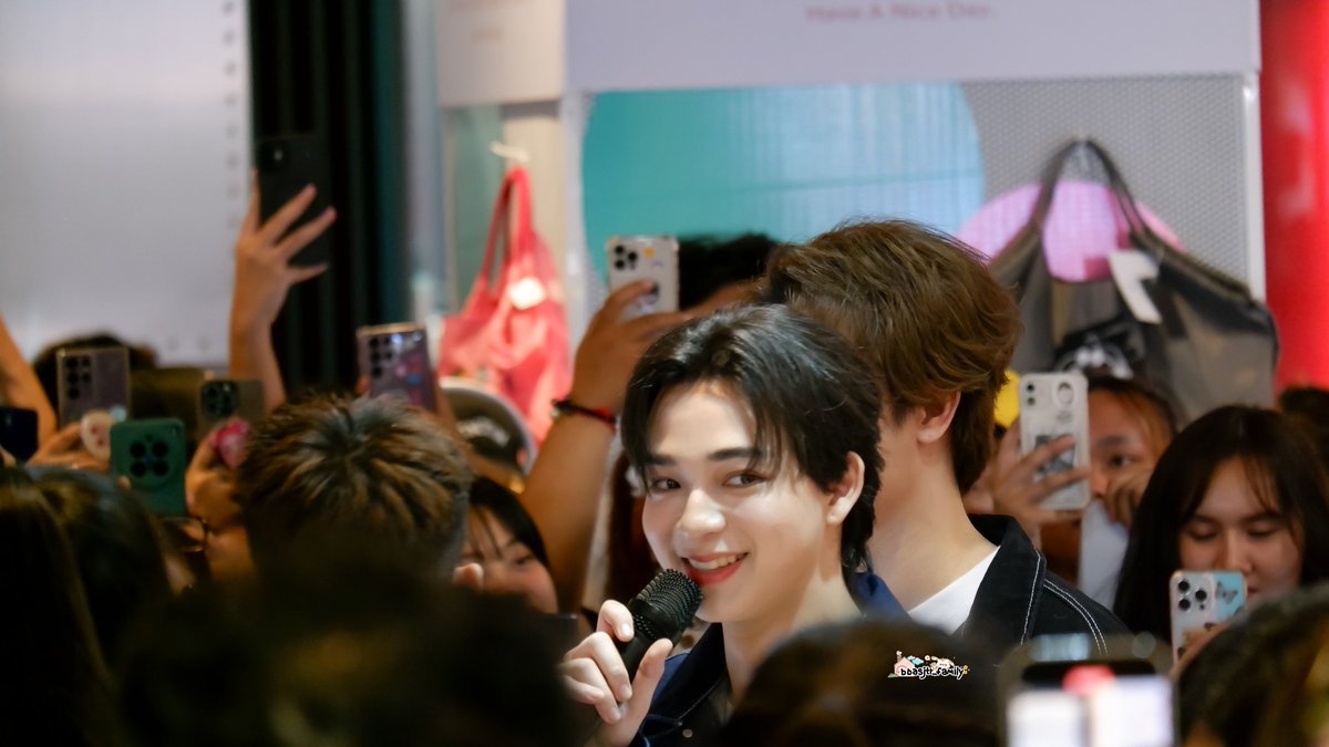 bbasjtr_family's tweet photo. วันนี้น้องเขาหล่อมากนะ​ หล่อแบบสุดเอื้อมเลยเน้ออออ​ 😂😂

SIAM CENTER MAY DAY WITH THISCITY 
#SiamCenterxTHISCITY

Bas​ Hatsanat 
@basjtr
#บาสเด็กอ้วนที่แท้จริง 
#bbasjtr
#6CODE https://t.co/nyQLANo27q