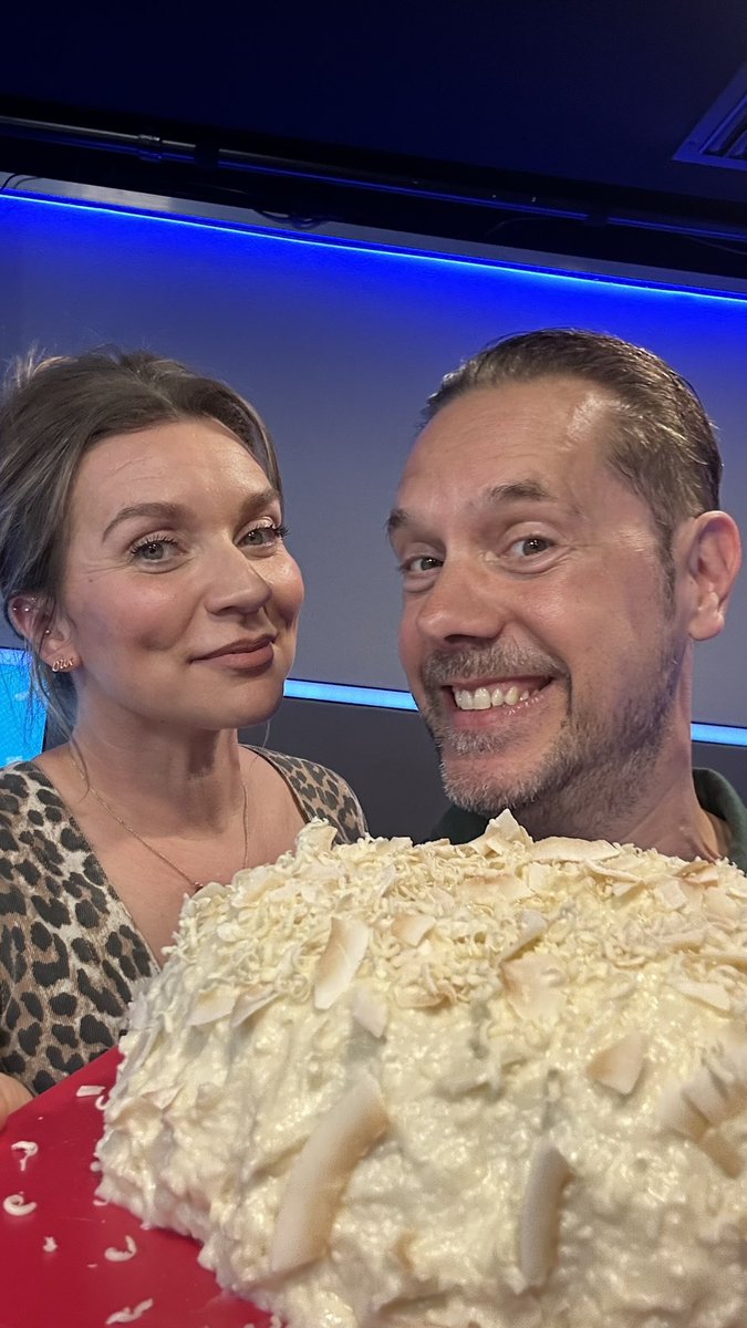 JimDavisOnAir's tweet photo. What a fun morning @magicfm for the #BigBake for @cashforkids Congrats to @therealgokwan our overall winner & thanks to @CandiceBrown for my ‘special commendation’!! 🎂
https://t.co/ilU3scZGrl https://t.co/kPavbEB2uo