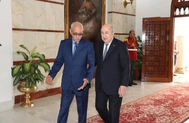 #بهلونان. تبون رئيس الجزائر الشمالية يستقبل غالي رئيس الجزائر الجنوبية المضحك هو تكاليف الاستقبال والطائرة كلها من ظهر الشعب الجزائري.
المضحك المبكي أن هذا التبون يستقبل هذا الرخيص أكثر من دخوله الحمام