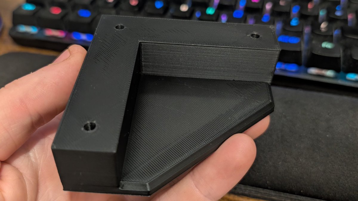 So print one had the wrong screw hole dimensions 🤦

It's also too bulky... Take a look! 

I've started designing a slimmer version 
#3Dprinting #makers