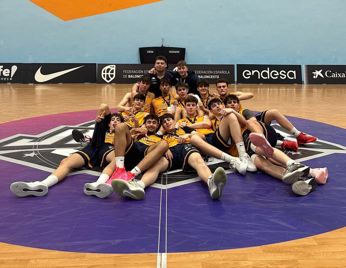 1er Campeonato de España como entrenador y muy orgulloso de este equipo! Agradecido a estos chavales 💙