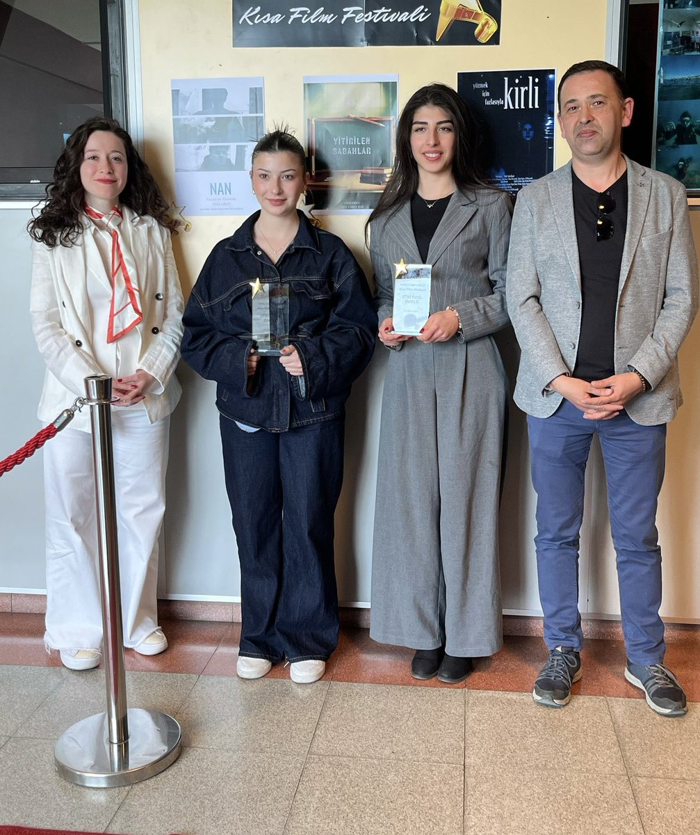 İlçemiz Borsa İstanbul Mehmet Akif Ersoy MTAL radyo televizyon alanı öğrencileri ulusal kısa film festivalinde başarı gösterdiler. 30 Nisan Çarşamba günü İzmir'de düzenlenen 4. Ulusal Kısa Film Festivali ödül törenine radyo televizyon alanı öğrencileri çekmiş oldukları "NAN" ve