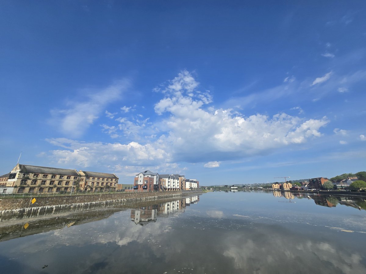 aweweather's tweet image. Pretty unstable skies down here atm ,Feels very warm too ,This mornings sunrise was epic !!! #Wxtwitter #northdevon #StormHour