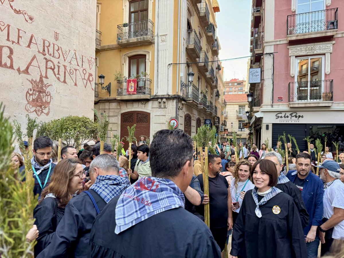 Hoy he disfrutado de la Romería de Santa Faz, un evento emblemático que celebra nuestra cultura y tradiciones. Ha sido un placer compartir la jornada con la Secretaria General y Ministra, <a href="/DianaMorantR/">Diana Morant</a> , y el Secretario General del PSPV-PSOE en la provincia de Alicante,
