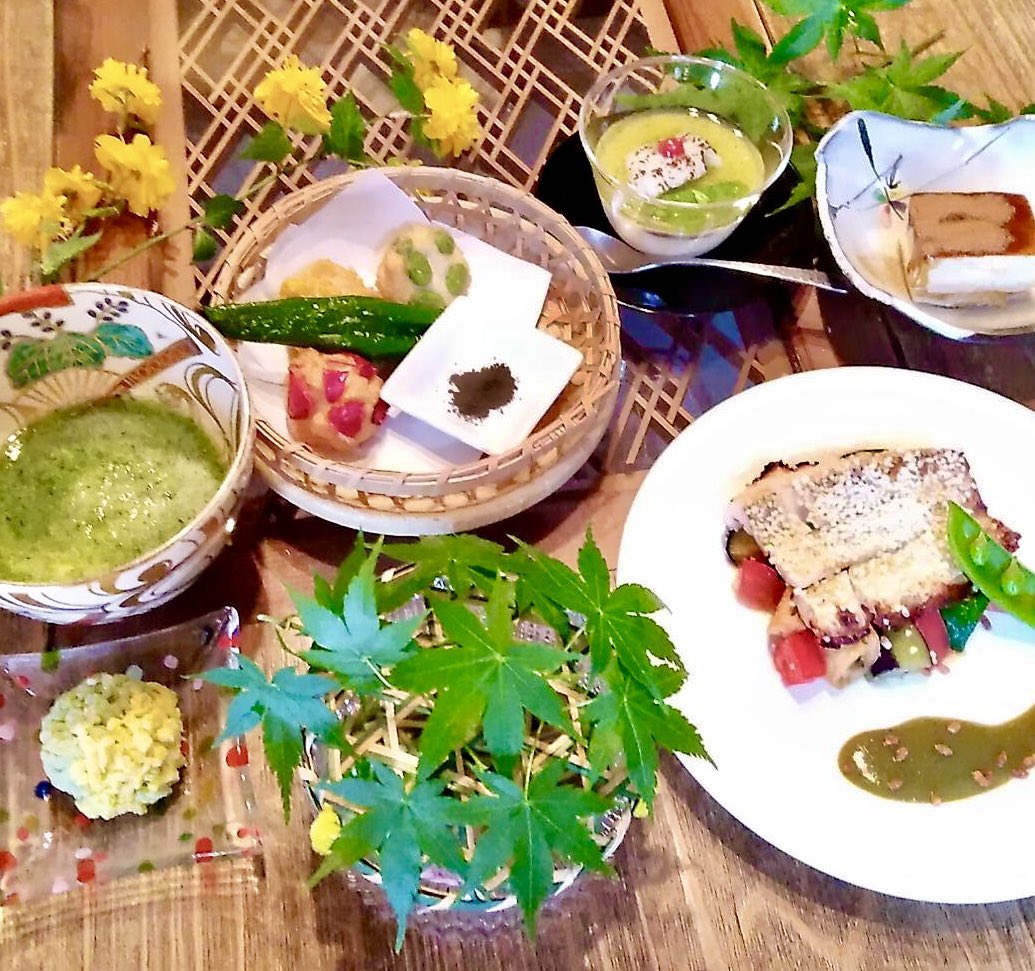 akichicafe's tweet photo. 【5月のご案内】

5月の月替わりランチコースのテーマは「お茶づくし」
新茶の季節に、さまざまなお茶を使ったお料理をお楽しみください。

5月の定休日は以下の通りです

ご予約お待ちしております♪ https://t.co/yG28XiKi18