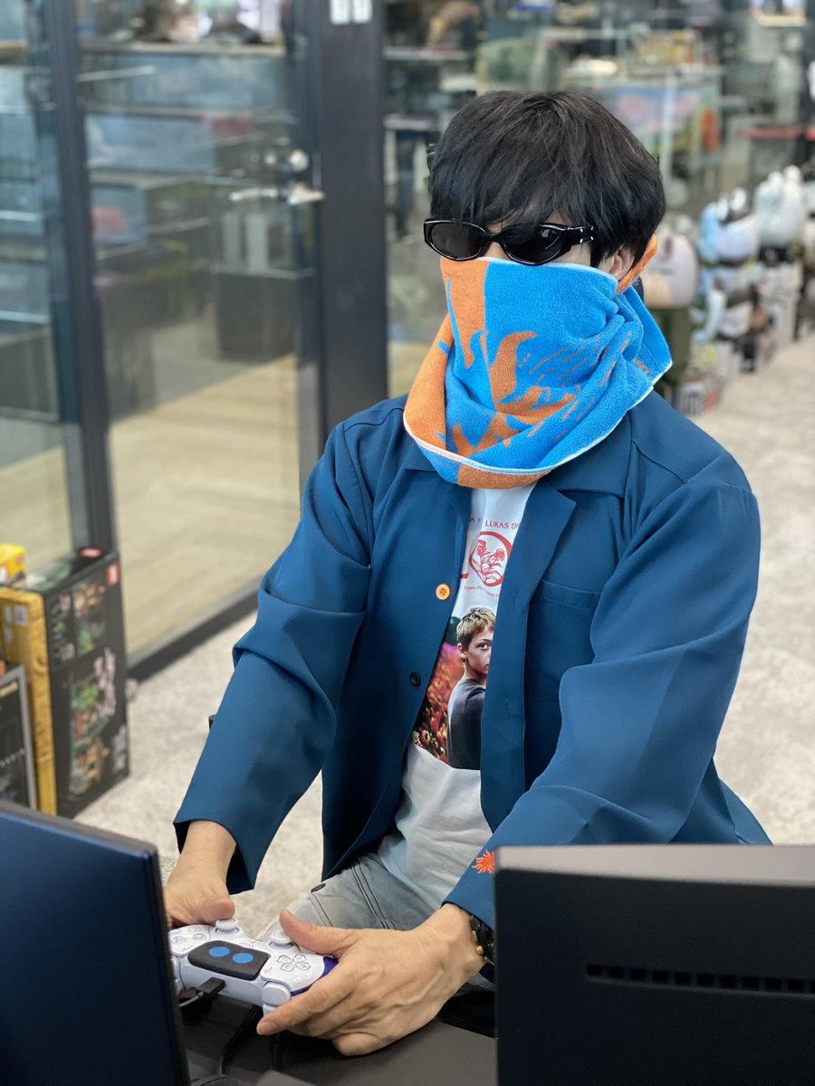Kojima_Hideo's tweet photo. まだまだ太陽に灼かれて、チェック中🎮 https://t.co/04hJoaeTau