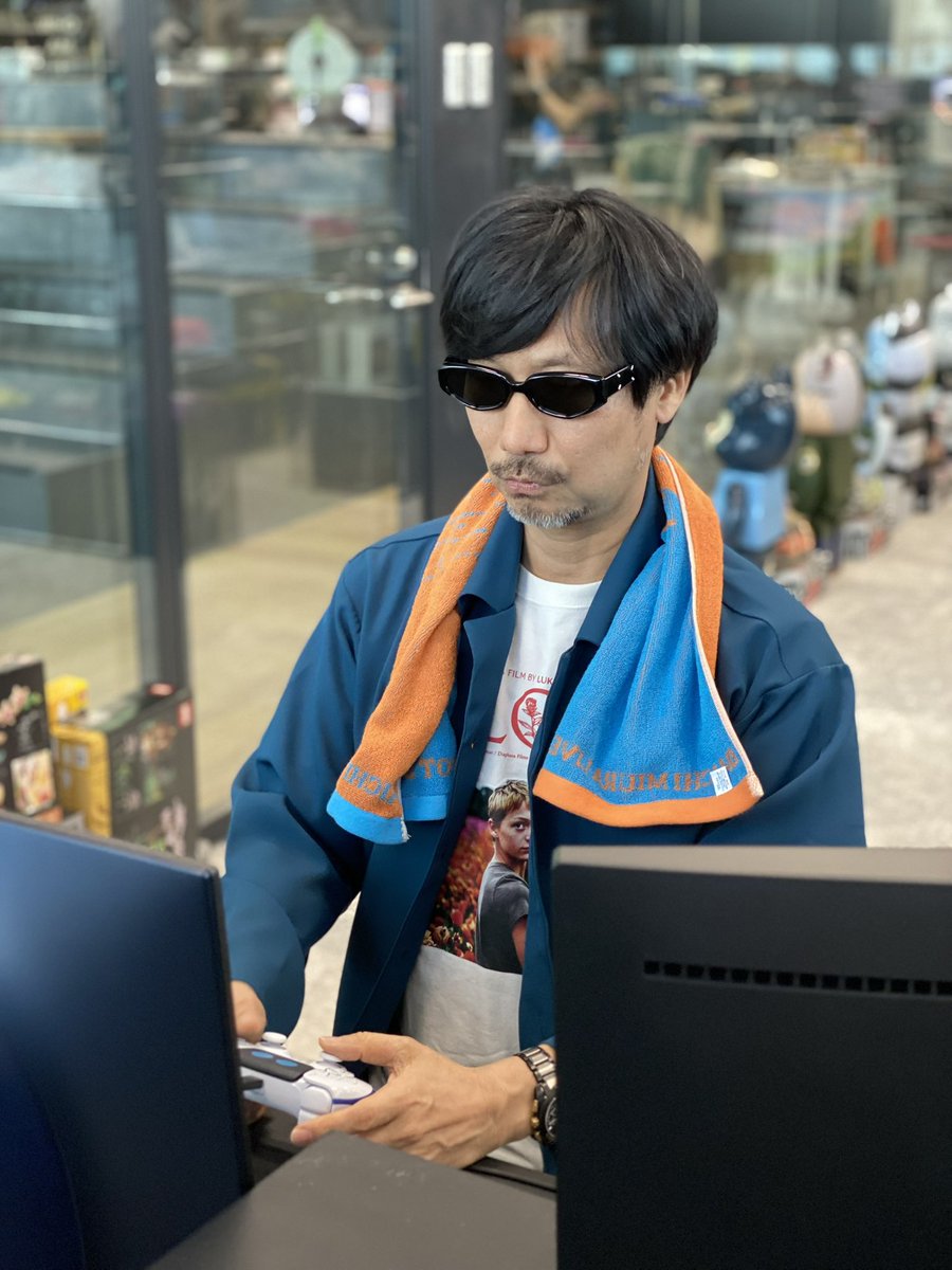 Kojima_Hideo's tweet photo. まだまだ太陽に灼かれて、チェック中🎮 https://t.co/04hJoaeTau