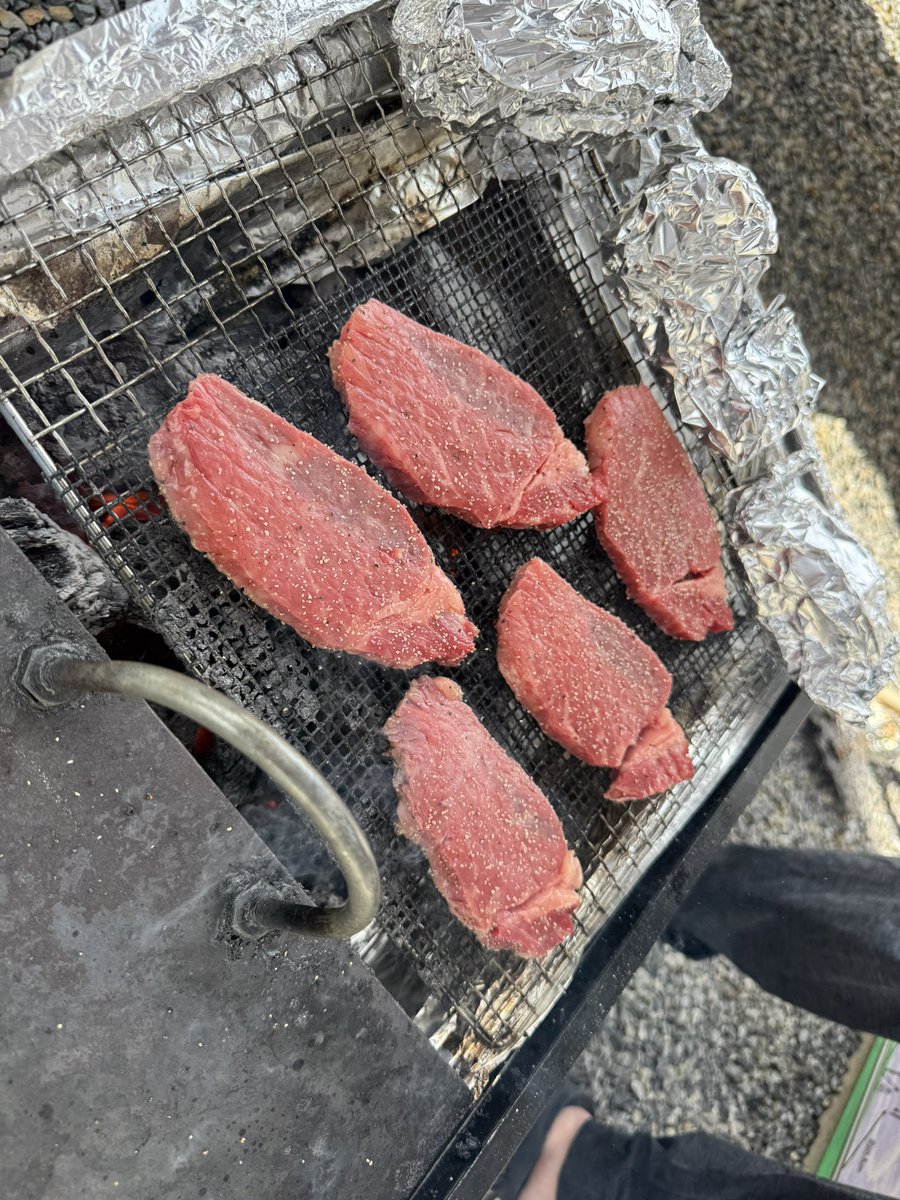 ferrboro's tweet photo. ご縁がありまして、ぴりか会のBBQに参加してきやした🍖
厚切りで美味しくいただきました😋
お初の方もいて、Y3サ終から1年半以上経過したのに繋がりを持てる良いゲームだったんだなぁと改めて感じましたね😄 https://t.co/1gzWpiJ7W0