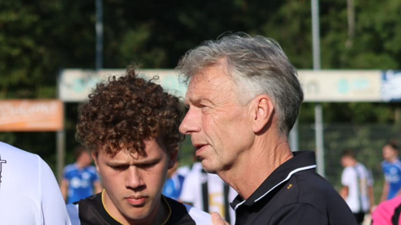 Marco de Grip blijft bij MSC Meppel als Hoofd Opleiding. Met zijn kennis en passie voor (jeugd)ontwikkeling wil hij de organisatie verder versterken. Mede dankzij zijn inzet behaalde MSC in 2024 't KNVB-certificaat Lokale Jeugdopleiding.⚽👏 #MSCMeppel #Jeugdopleiding #wijzijnMSC