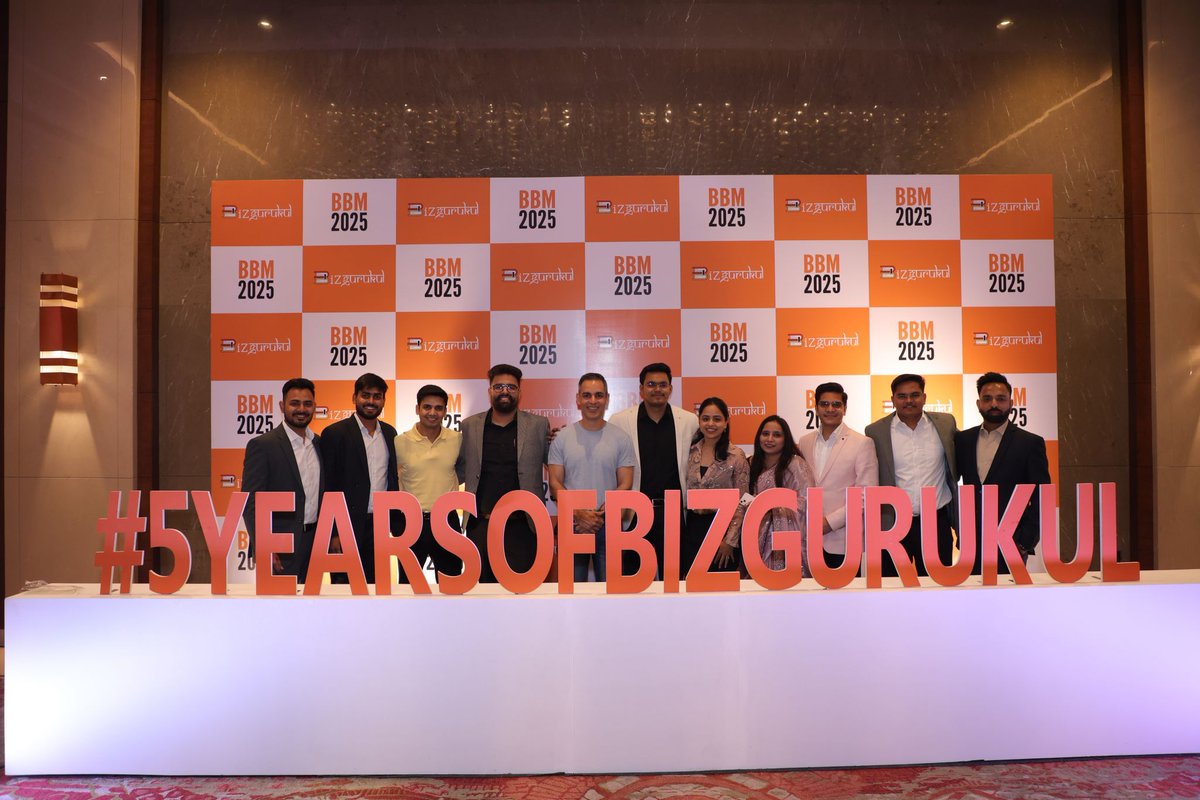 iamritwiz's tweet image. My managers are as vital as my co-founders. They align with our vision, solve problems in real-time and bridge founders &amp;amp; employees. 

Without them, scaling from 1 to 3 businesses wouldn’t have been possible. Good managers = great business.

#Managers #Team #Founder