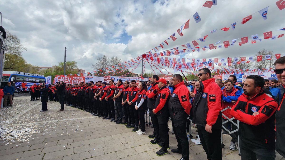 Dünya beşten emek sermayeden büyüktür!

Genç Memur-Sen olarak emeğin, alın terinin ve adil paylaşımın sesi olmak için 1 Mayıs’ta meydanlardayız. Adaletli bir gelecek, insan onuruna yaraşır çalışma şartları için #1Mayıs’ta Memur-Sen’in çağrısına kulak veriyoruz.