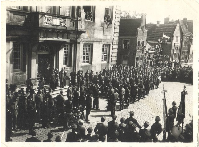 Deze week zoeken we met het woord #troep en vonden we deze afbeelding uit Enkhuizen met #collectievissen