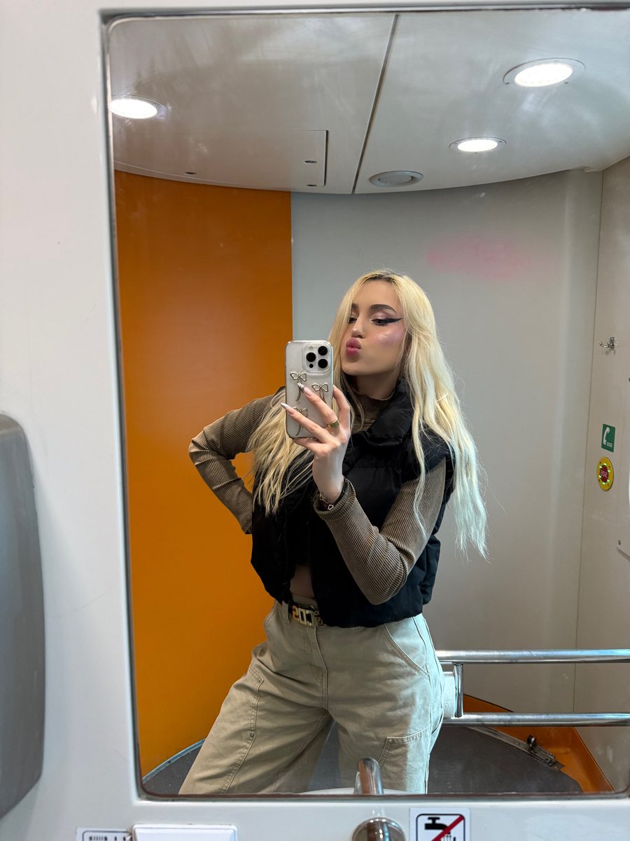 adziulekk's tweet photo. jakie macie plany na majówkę? 🌸
xx, miłego! https://t.co/hhTrMmXPHO