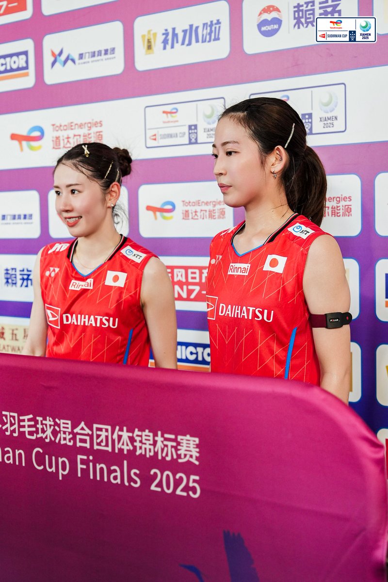 📸🥰 Japan's <a href="/chiharushida__/">志田千陽</a> /Nami Matsuyama 🇯🇵 in the mixed zone after their 21-18, 18-21, 21-18 thriller against Malaysia's Pearly Tan/Thinaah Muralitharan🇲🇾.

#SudirmanCup2025 #Badminton #SudirmanCupFinals #Xiamen2025 #バドミントン #志田千陽 #松山奈未 #スディルマンカップ2025