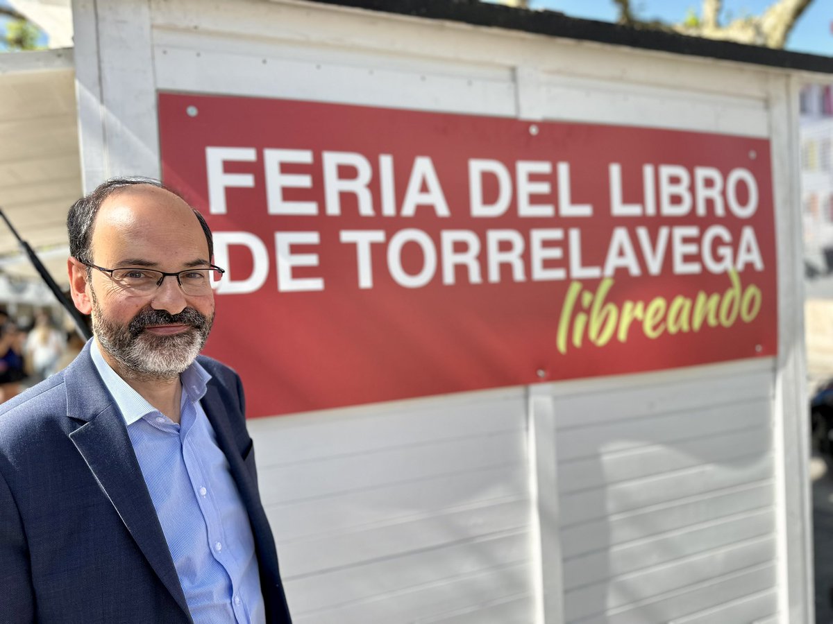 📖 ❤️ Nos gustan los libros. 

Damos la bienvenida a #Torrelavega la lectura, a escritores y publicaciones en 'Libreando', la Feria del Libro que empieza hoy en la Avenida de España y que organizamos desde la concejalía de Cultura de <a href="/Esthervr1/">Esther Vélez</a>