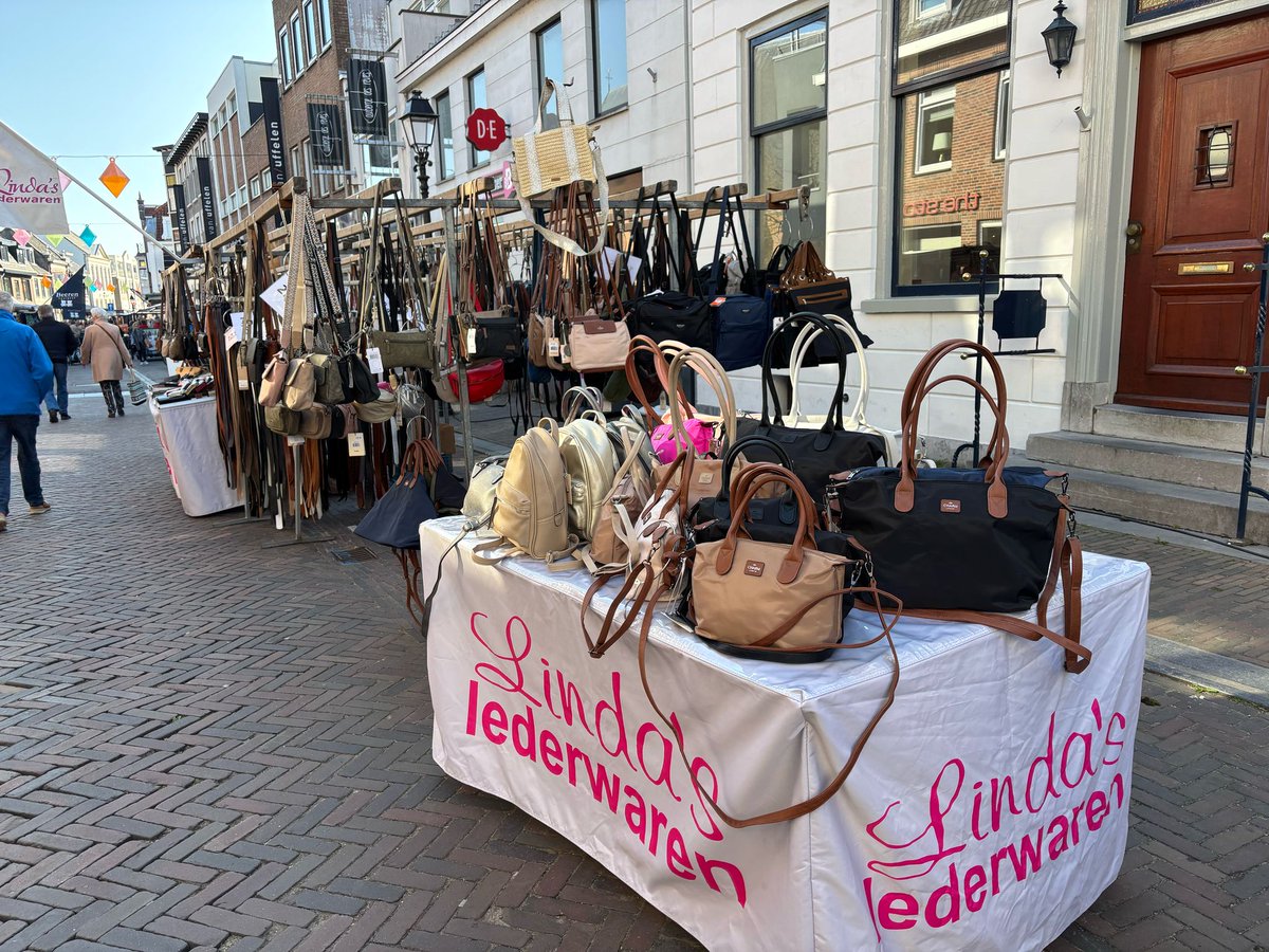 🎉 Nieuwegein bruist van de marktgezelligheid! 🧺 📍 Waar zie jij ons deze week?
🛍️ Muntplein – Dinsdag 10:00-16:00 🍞 Vreeswijk – Donderdag 10:00-17:00 🥕 Citymarkt – Zaterdag 9:00-17:00
💻 Check: marktennieuwegein.nl voor alle info! #MarktenNieuwegein #Citymarkt
