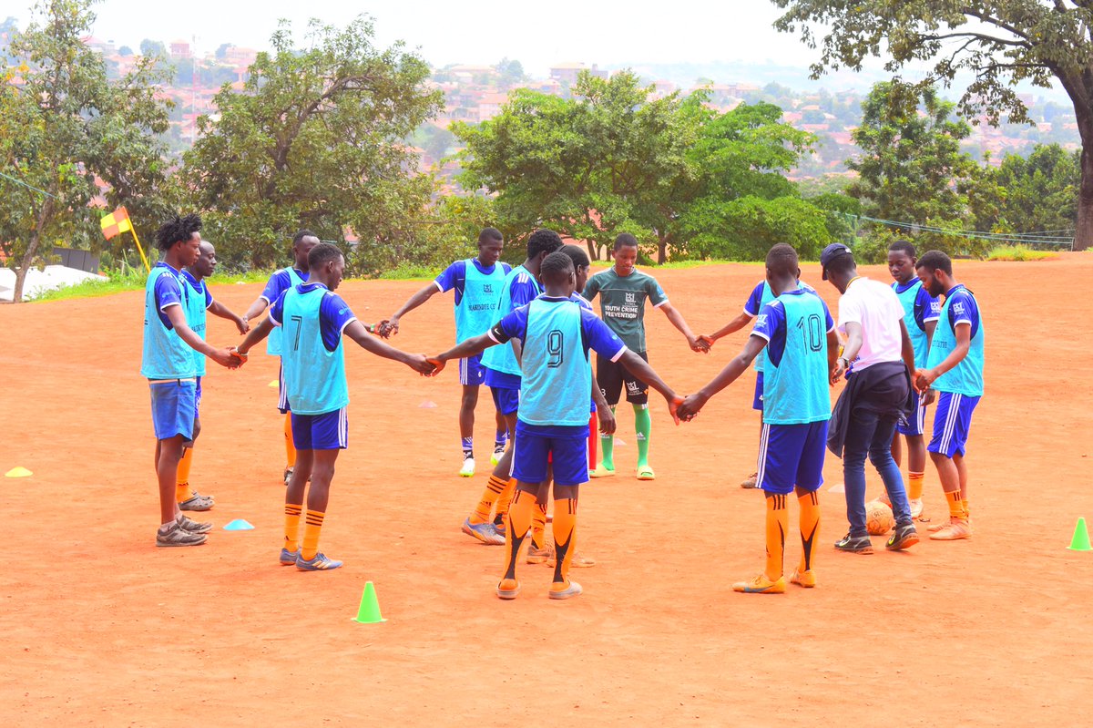 KinobiMoses's tweet photo. @uydel_2019 uses the power and popularity of sport to deliver information about SRH, drug use prevention and supporting youth live a life free from criminality behavior. @MutaaweRogers @RogersKasirye1 @uydel_2019 https://t.co/PHhPxqiShi