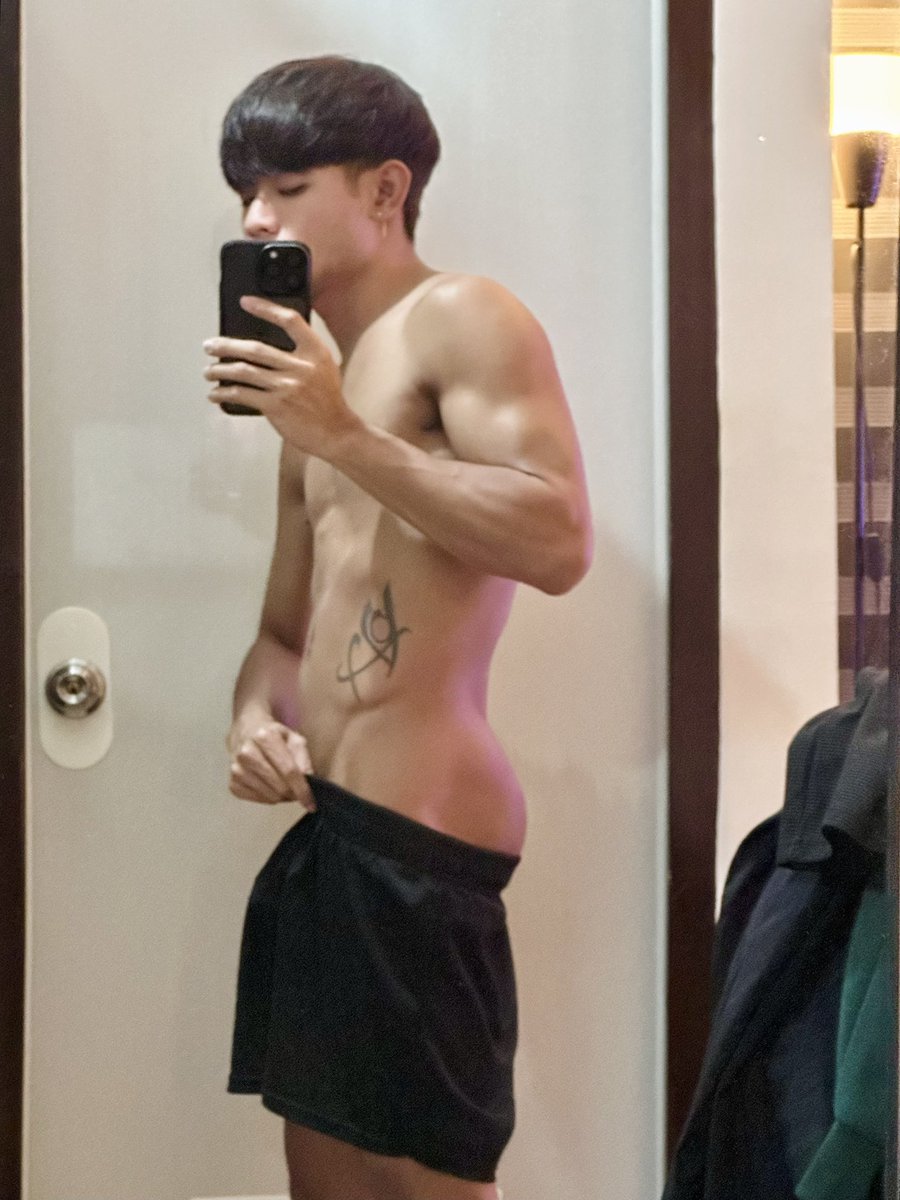 TADASHI (TOKYO: MAY 1-7) (@fcknjelo) on Twitter photo now i understand why some people want me to bottom in my contents haha now i understand why some people want me to bottom in my contents haha