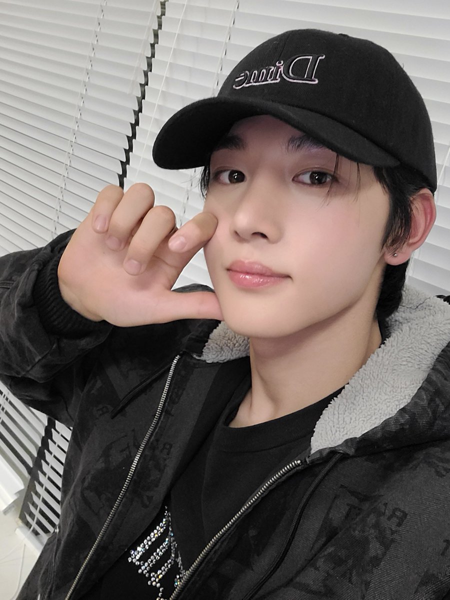 Newkids IDID ジュンファン 박준환 カバン Gp2iE5HakAEujR-.jpg