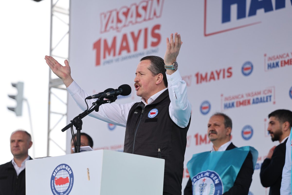 Genel Başkanımız Ali Yalçın, 1 Mayıs Emek ve Dayanışma Günü’nde Ankara Anıtpark miting alanından seslendi:
 
“Krizlerin faturasının emekçiye kesilmemesi için, insan onuruna yaraşır bir çalışma hayatı için, güvenceli, kadrolu istihdam, adam gibi sendika yasası, doğru düzgün kamu