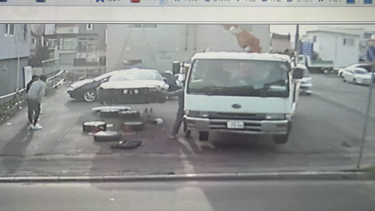 mizukiponponpon's tweet photo. うちの若いやつの車盗まれました。
4月19日16時ごろ新川あたりでこのユニックもしくは20プリウス見かけた方や有力情報持ってる方いましたらご連絡ください犯人確保につながればなりな謝礼お支払いいたします。
#車盗まれました
#拡散希望
#北海道 https://t.co/HHlBEsUm7k