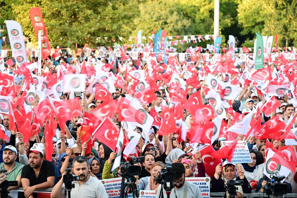 Karadeniz’deyiz, #Rize’deyiz
Karadeniz’in Dalgalarıyla, Emeğin Çoşkusu Birleşiyor..

#EmekVarsaUmutVar
#1Mayıs