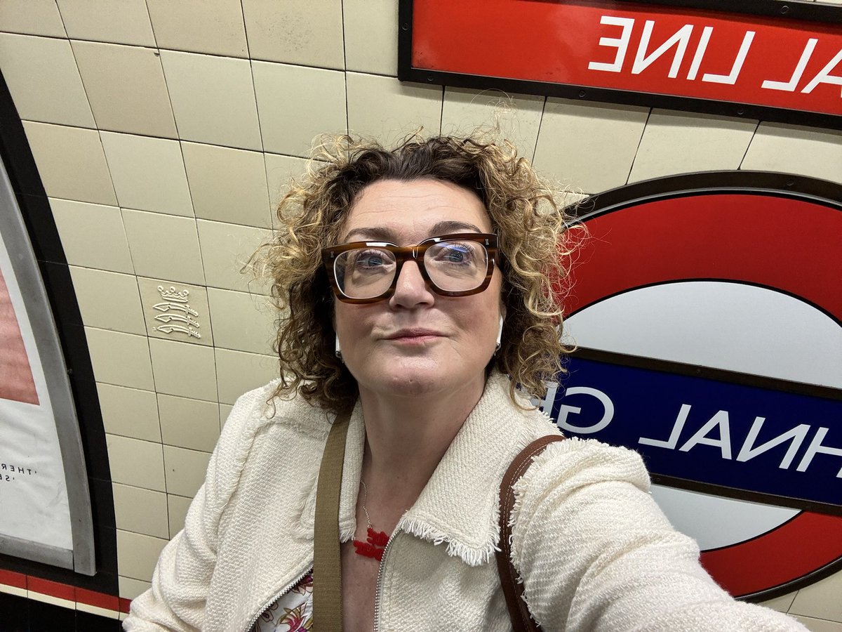Anna Lynch πΉπΊπ¦ (@annaslynch) on Twitter photo πΉEn route from Hackney to Bath π to help the Labour family <a href="/SWLabourParty/">Labour South West</a> get <a href="/helengt76/">Helen Godwin</a> elected πΉ πΉEn route from Hackney to Bath π to help the Labour family <a href="/SWLabourParty/">Labour South West</a> get <a href="/helengt76/">Helen Godwin</a> elected πΉ