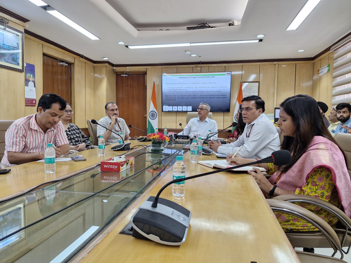 Shri Sanjeev Chopra, Secretary, DFPD held a press conference today at Krishi Bhawan, New Delhi. He highlighted on:

➡️Amendment of sugar control order.
➡️Progress on procurement of wheat.
➡️Demo of Depot Darpan, including Smart Warehousing technologies.
➡️Price information on