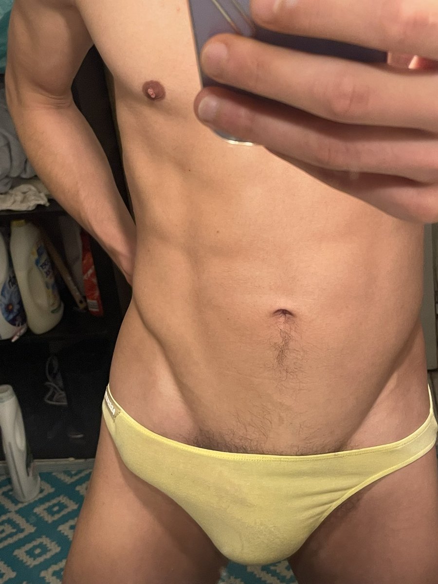 Il fait beau! Qui est chaud pour se balader dans le bois ? Face 1, je montre la 2e?
#gaysex #hungvers #gaymen #gayparis #XLgaydick #maqueue #hotgaystuff