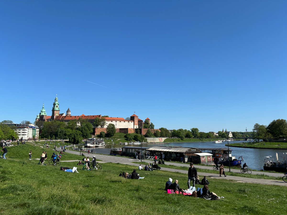 Happy to share that today I am officially joining the Institute of Philosophy at Jagiellonian University as a postdoc! 

I will be working on Adrian Stencel's project on biological individuality and perspectivism. Thrilled to work on this superb topic in such a beautiful city!